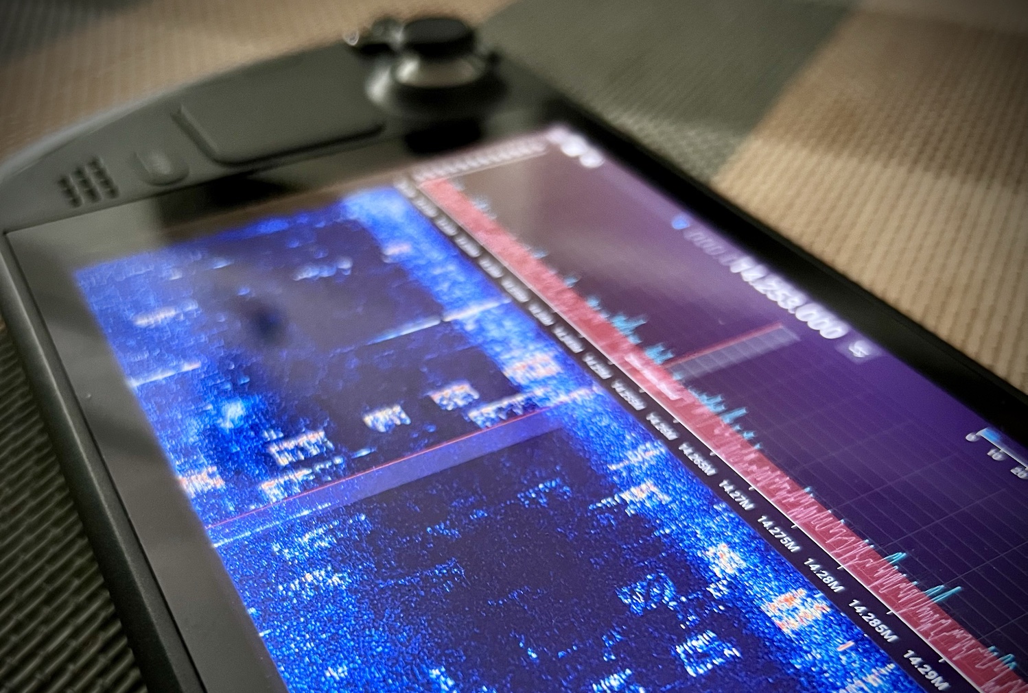 A SteamDeck running the SDR software SDR++ via Flatpak
